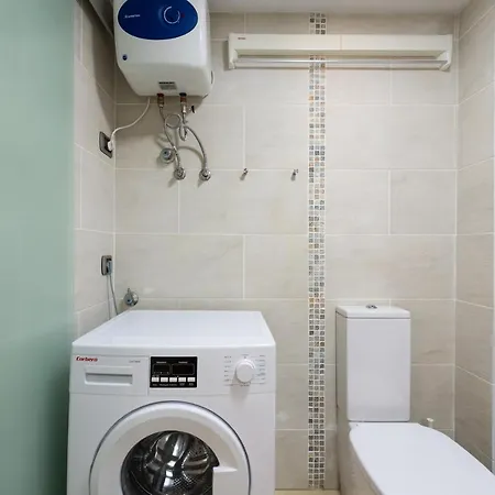 Renovated Apt.next To The Sea