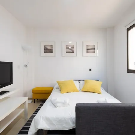 Renovated Apt.next To The Sea