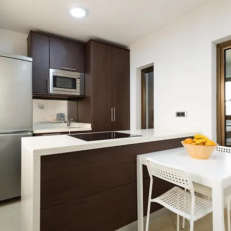 Renovated Apt.next To The Sea *